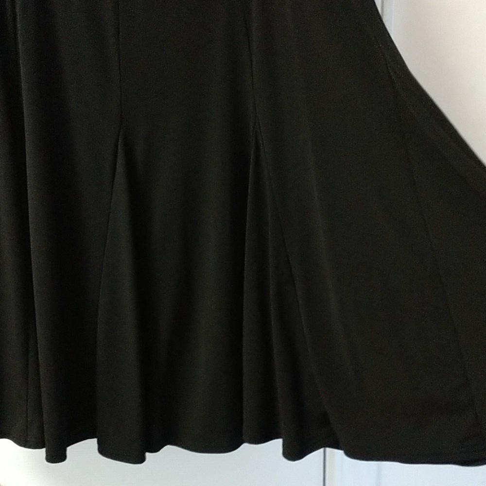 Black swing skirt - Picture 3 of 4